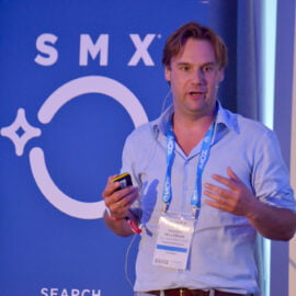 Arnout Hellemans speaking on Google Analytics at SMX Lonson